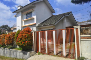 Dallil Putra Villa